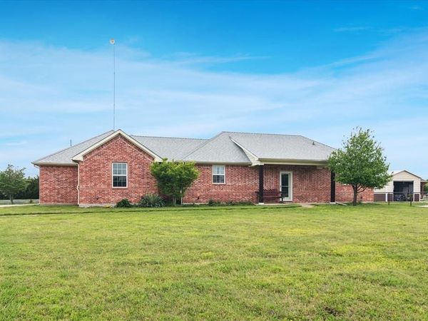 949 Stephen Court, Farmersville, TX 75442