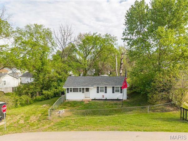 1015 Sunnyside Street, Festus, MO 63028