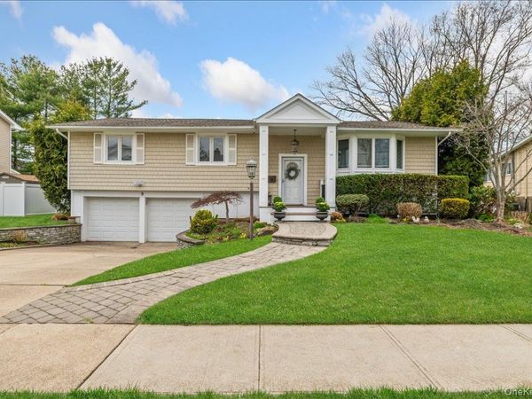 9 Delaware Avenue, Jericho, NY 11753