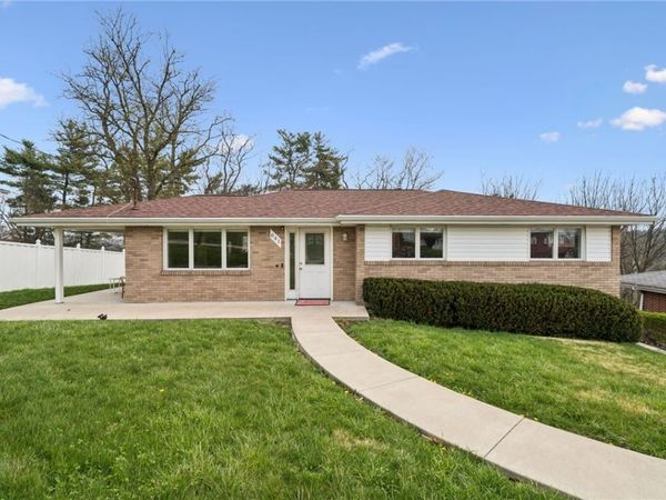 641 Longvue Dr, Houston, PA 15342