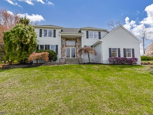 25 Tamarack Dr, Roxbury, NJ 07876