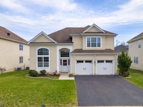 50 Dahlia Ct, Piscataway, NJ 08854