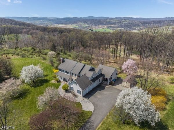 3 Norwich Ct, Holland, NJ 08848