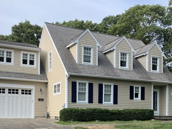 31 Hillside Ave, Falmouth, MA 02556