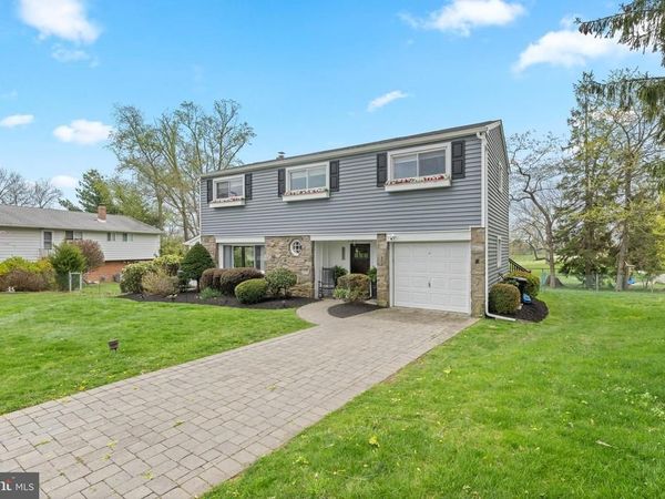 221 HEMLOCK LANE, SPRINGFIELD, PA 19064