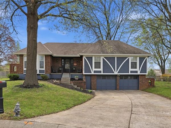 1008 SW Hiawatha Drive, Blue Springs, MO 64015