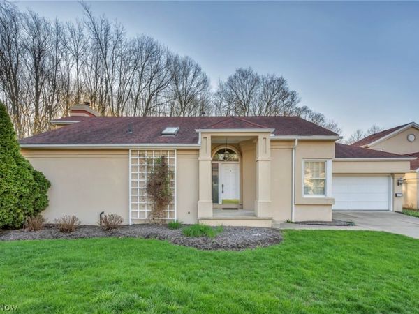 425 Armante Court , Akron, OH 44313