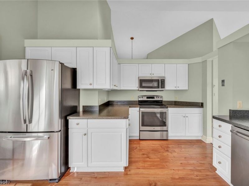 425 Armante Court, Akron, OH 44313 Photo 12