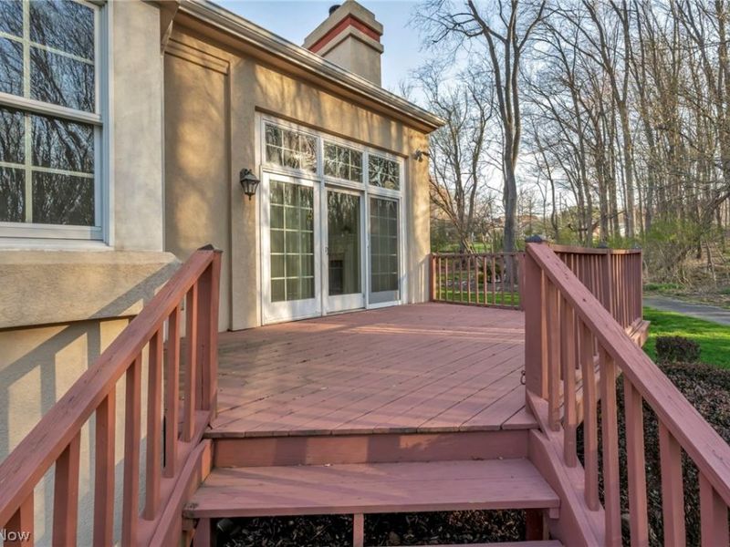 425 Armante Court, Akron, OH 44313 Photo 2