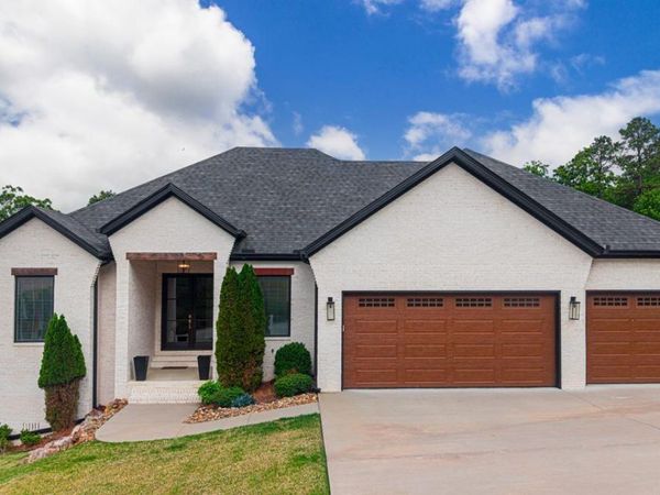 101 War Eagle Drive , Maumelle, AR 72113