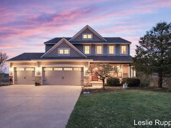 2672 Atwater Hills Drive NE, Grand Rapids, MI 49525