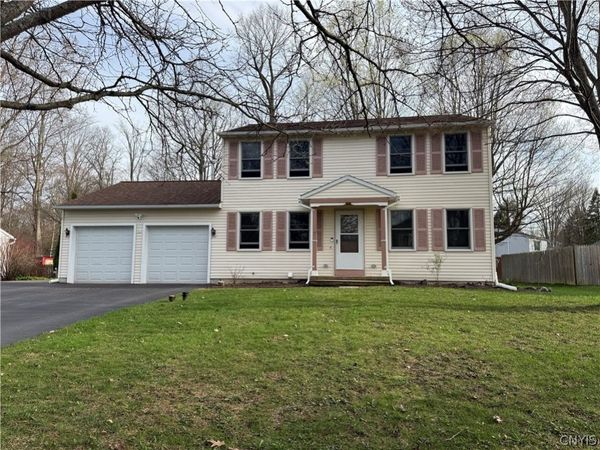 7 Athena Drive, Baldwinsville, NY 13027