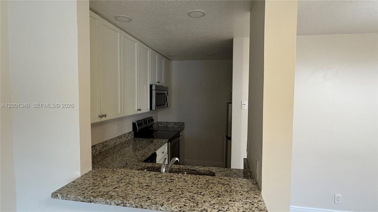 1006 Twin Lakes Dr, Unit 20-E, Coral Springs, FL 33071 Photo