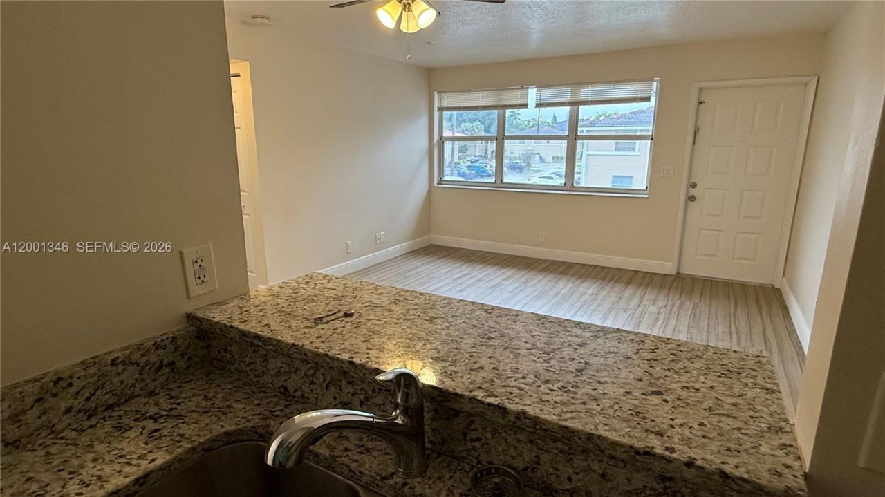 1006 Twin Lakes Dr, Unit 20-E, Coral Springs, FL 33071 Photo