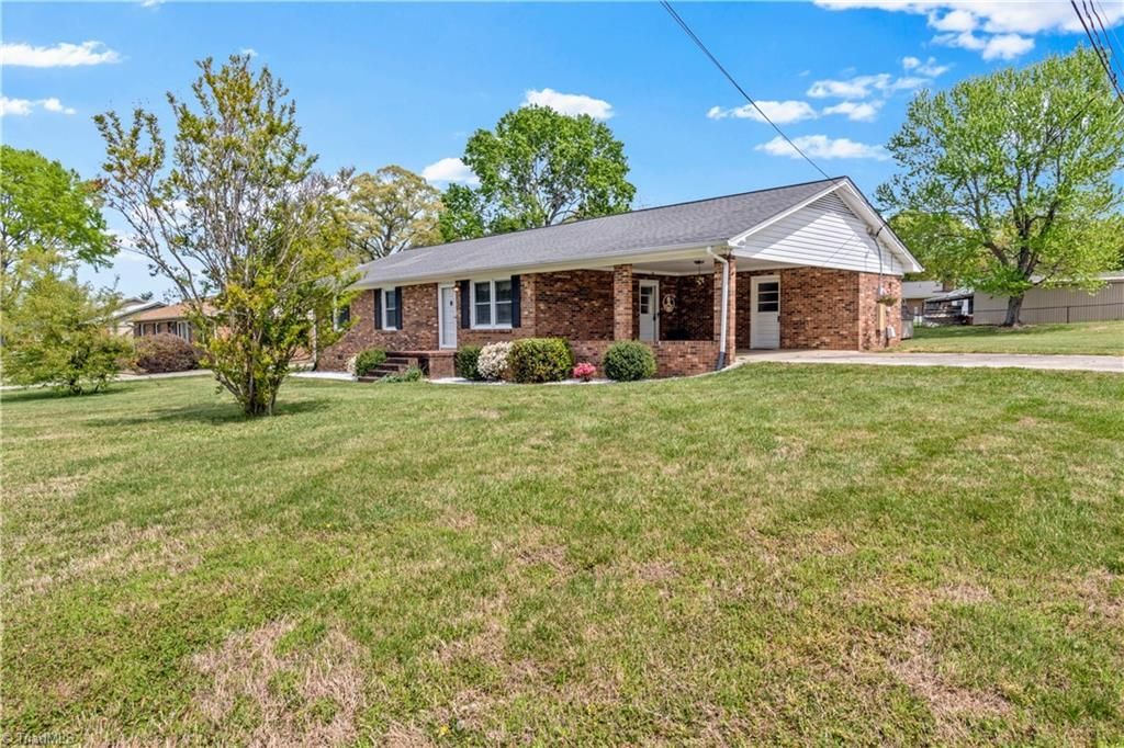 200 Beckford Drive, Lexington, NC 27295 Main Photo