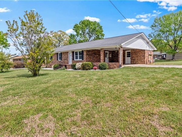 200 Beckford Drive, Lexington, NC 27295