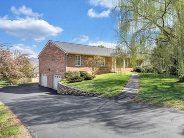 139 Winesap RD, Roanoke, VA 24019