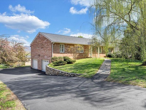 139 Winesap RD , Roanoke, VA 24019