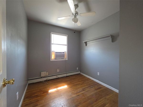 657 N Delaware Avenue , Lindenhurst, NY 11757