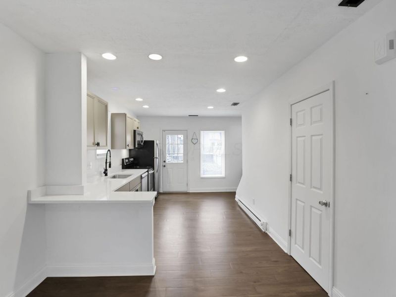 39 W Ramlow Alley , Columbus, OH 43202 Photo 6