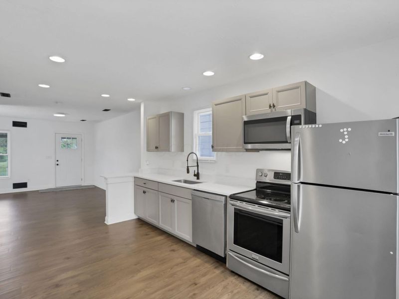 39 W Ramlow Alley , Columbus, OH 43202 Photo 8