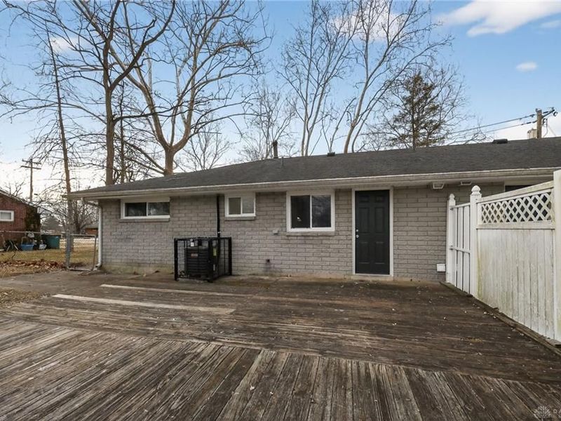 110 Elmwood Drive, Springboro, OH 45066 Photo 2