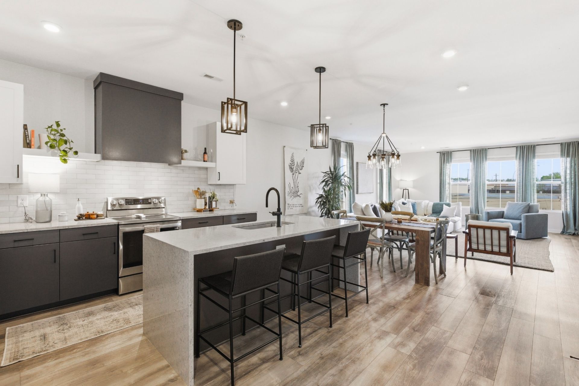 2060 Edison Park Ln, Nashville, TN 37209 Main Photo