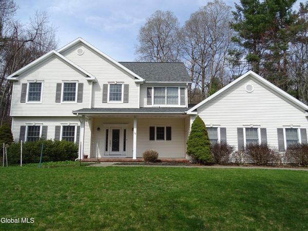 51 Thrush Terrace, East Greenbush, NY 12061