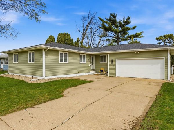 1780 25th Avenue, Marion, IA 52302