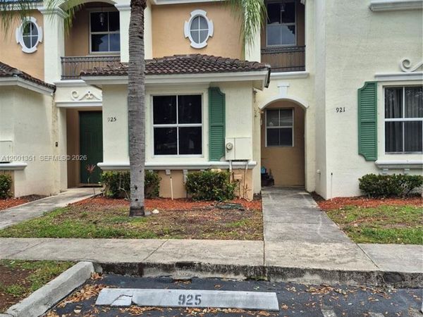 921 NE 42nd Pl , Homestead, FL 33033
