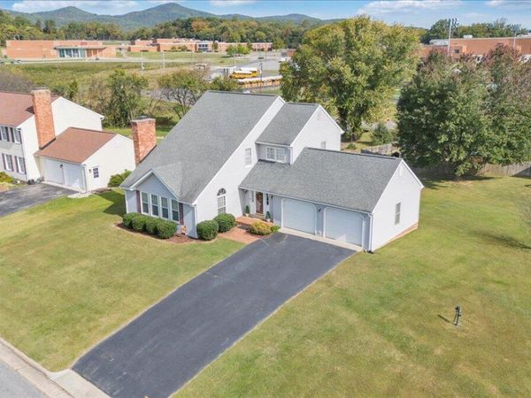 5111 Norseman DR, Roanoke, VA 24018