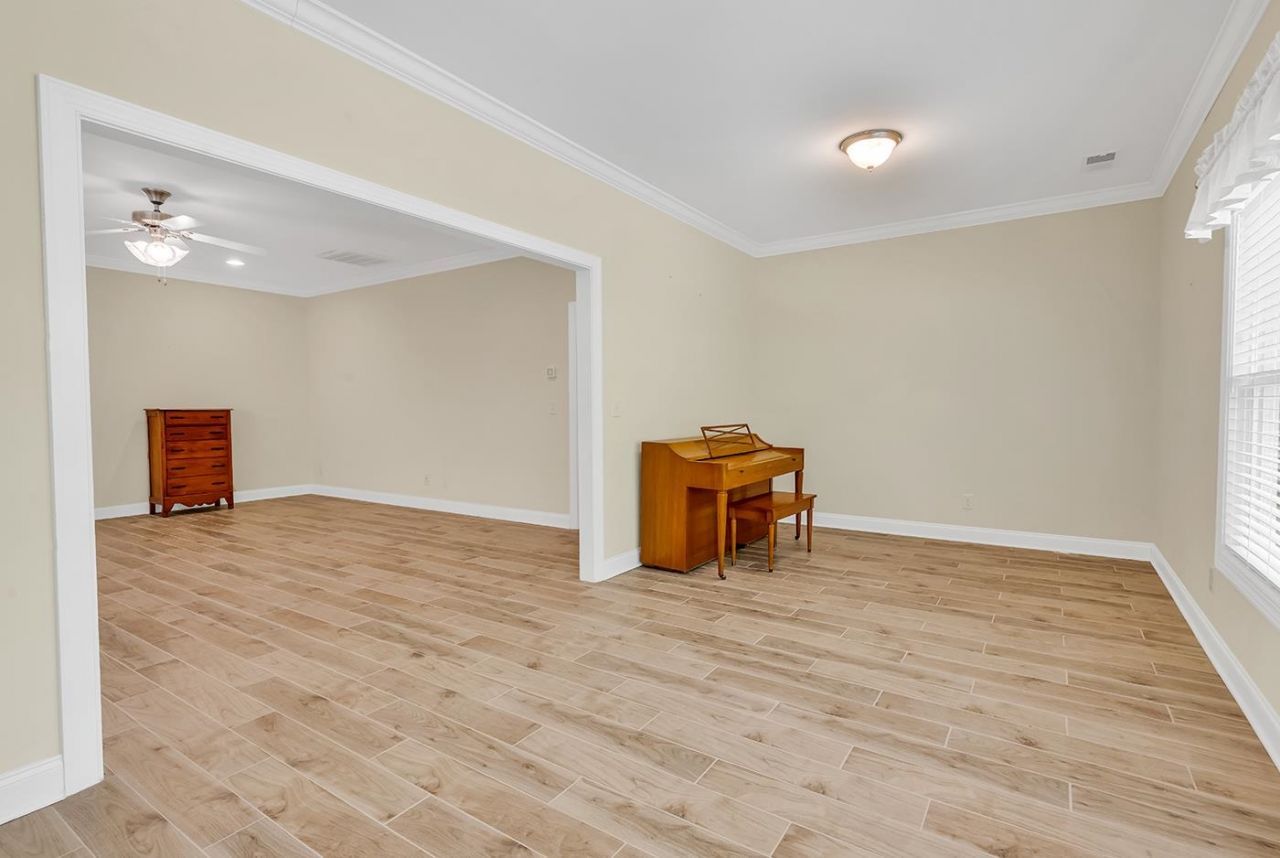 220 Swallowtail Ct. Photo 30