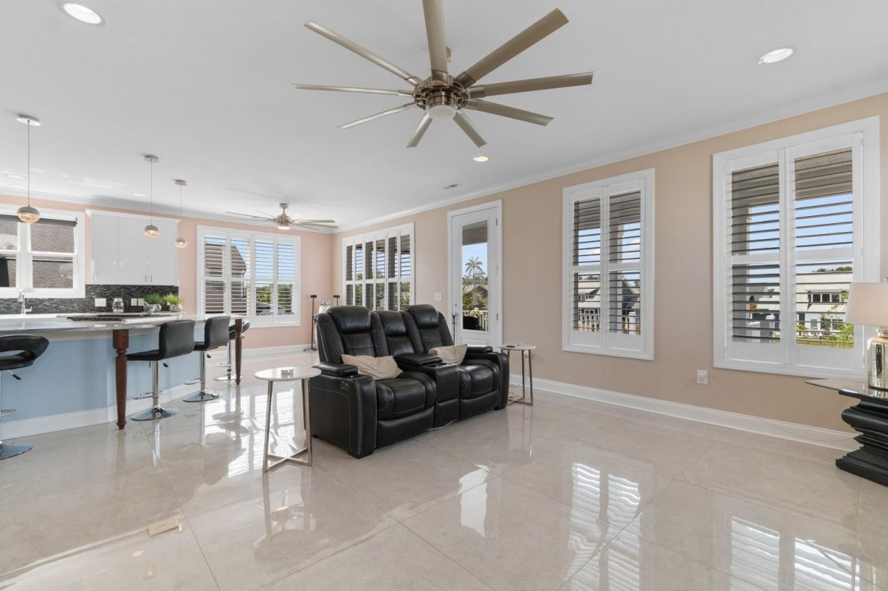 338 Harbour View Dr. Photo 11