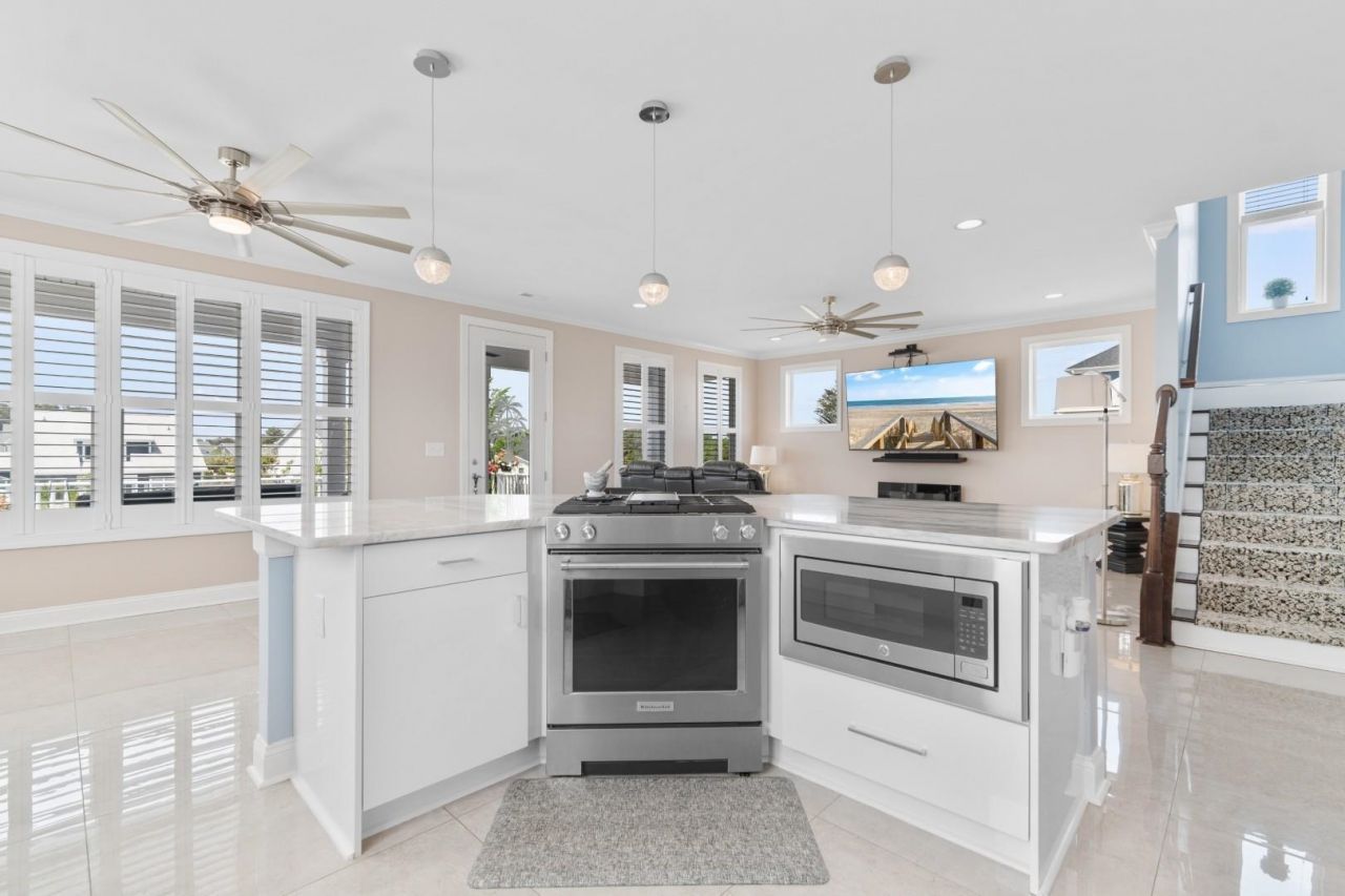 338 Harbour View Dr. Photo 4