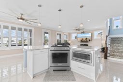 338 Harbour View Dr. photo 4