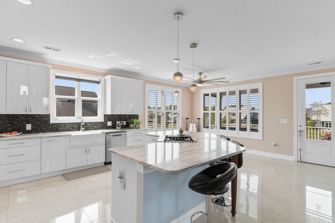 338 Harbour View Dr. Photo 5