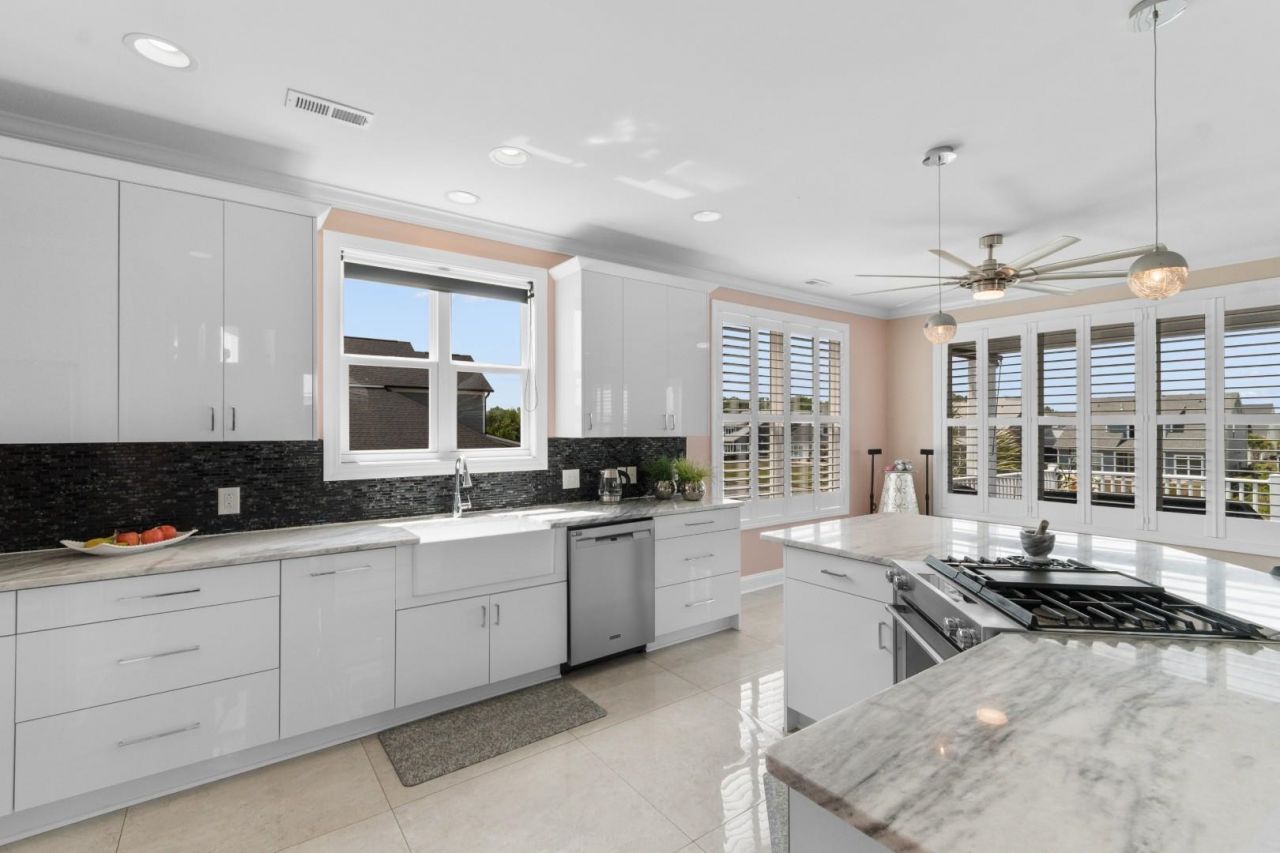 338 Harbour View Dr. Photo 6