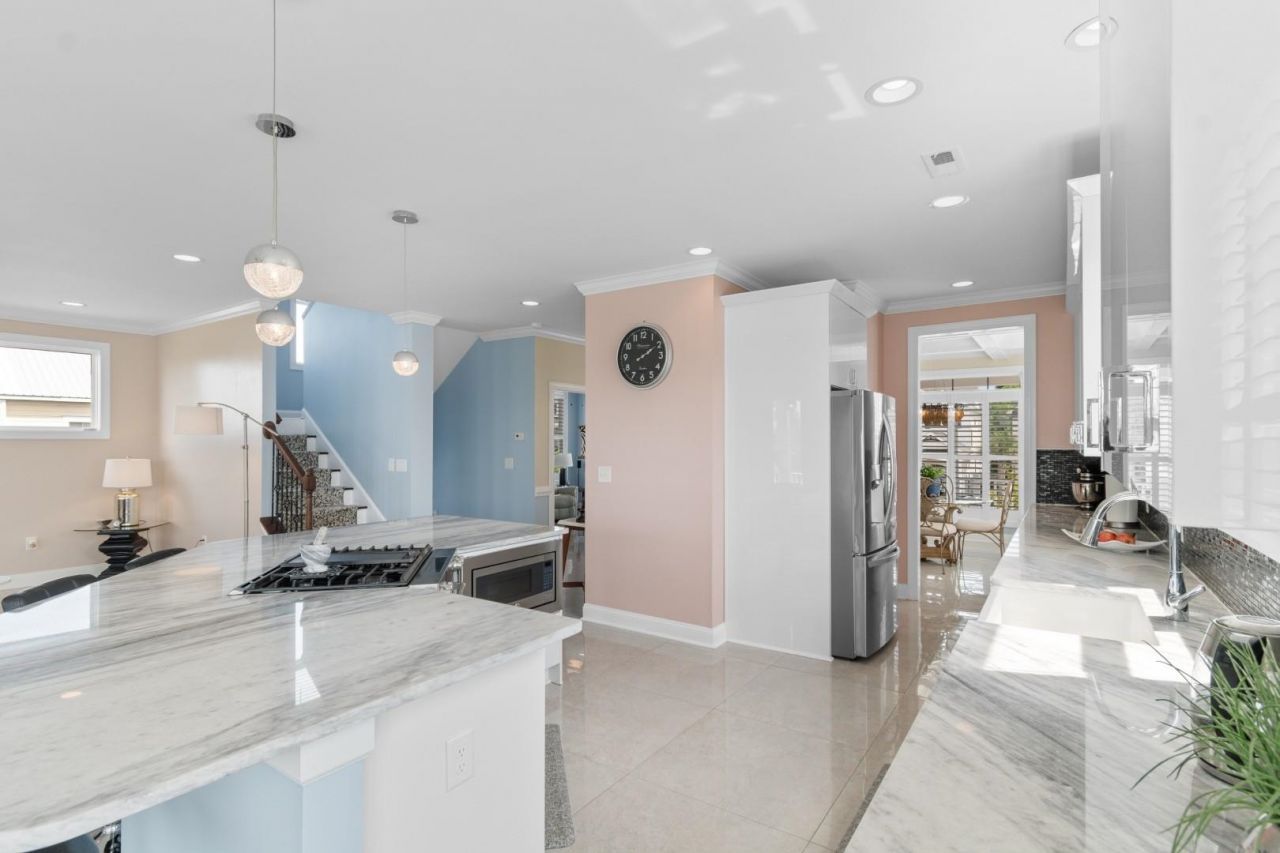 338 Harbour View Dr. Photo 8