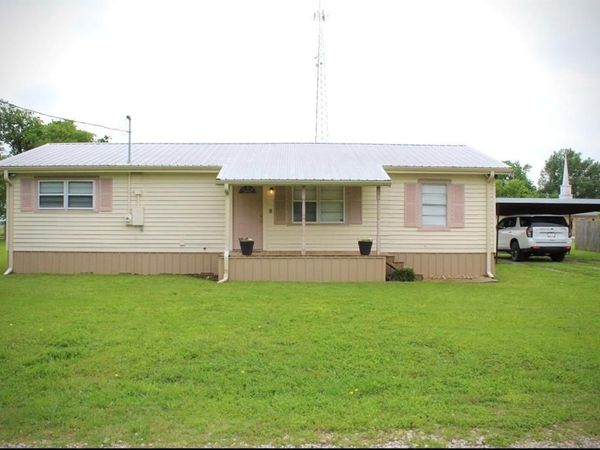 100 Hickory Street , Lone Oak, TX 75453