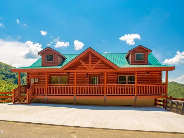 3270 Lonesome Pine Way, Sevierville, TN 37862