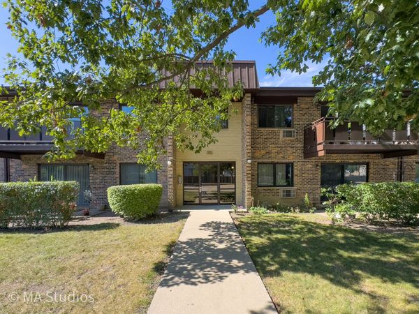 2632 N Windsor Drive , Unit 104, Arlington Heights, IL 60004