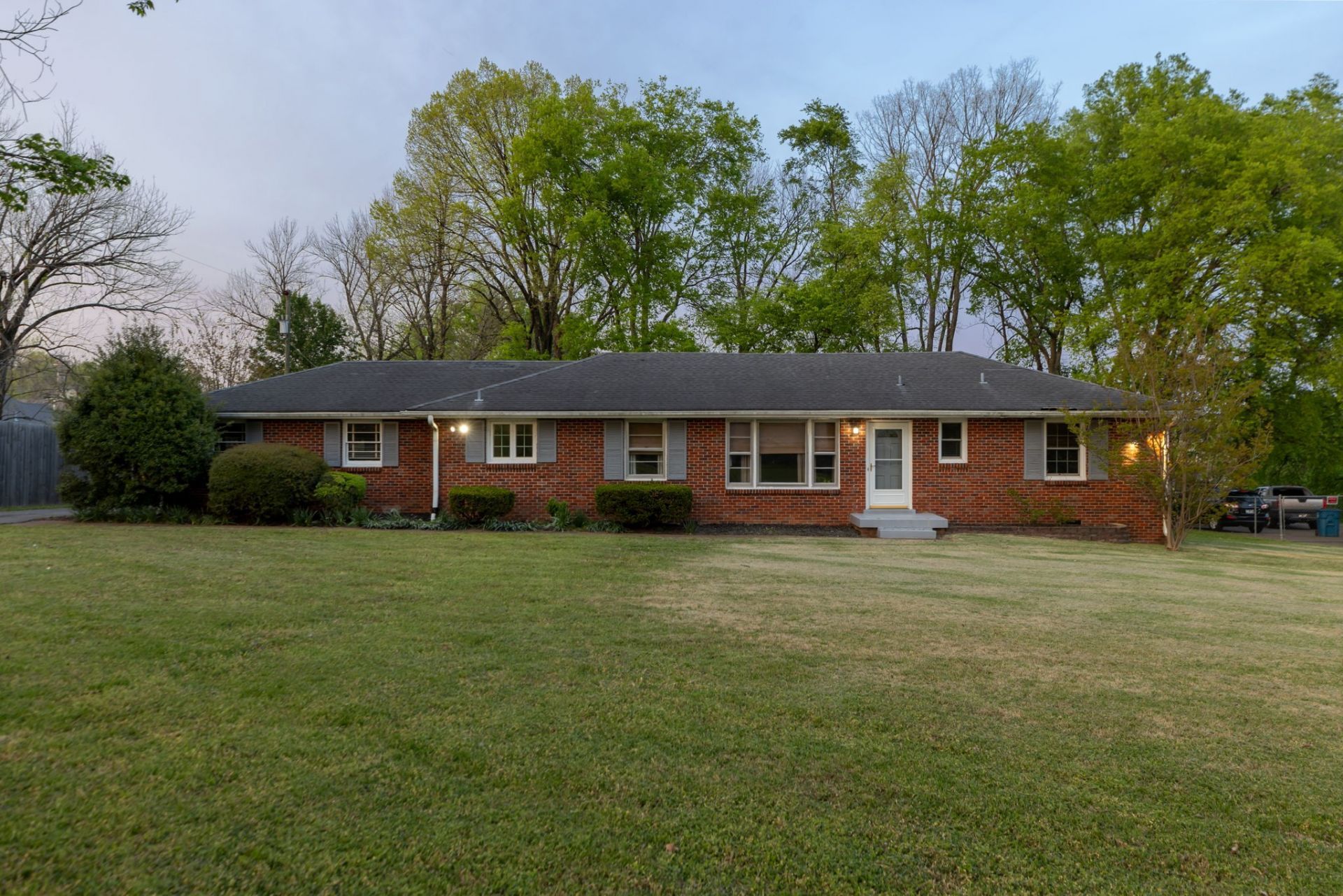 307 Shepherd Hills Dr, Madison, TN 37115 Main Photo