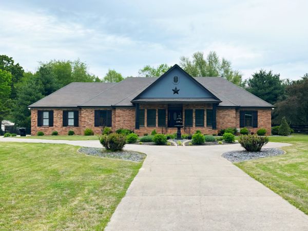 2003 Irby Ln, Murfreesboro, TN 37127