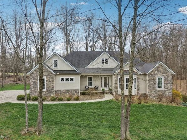 380 Crown Ridge Drive , Cuyahoga Falls, OH 44223