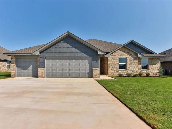 1935 W Flintlock Way, Mustang, OK 73064