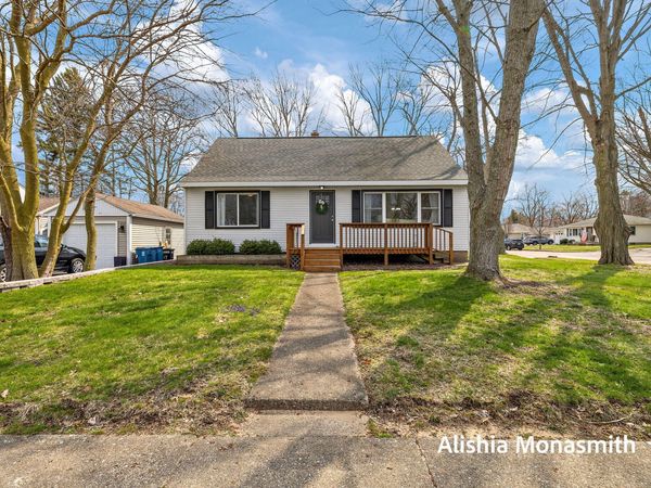 718 S Ferry Street, Grand Haven, MI 49417