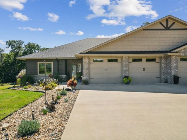 20679 Kayak Court, Manchester, IA 52057