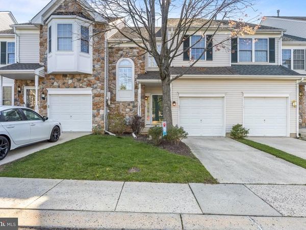 24 FARMINGTON COURT, BORDENTOWN, NJ 08505