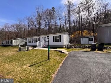 1215 BLUE MOUNTAIN CIRCLE, SAYLORSBURG, PA 18353