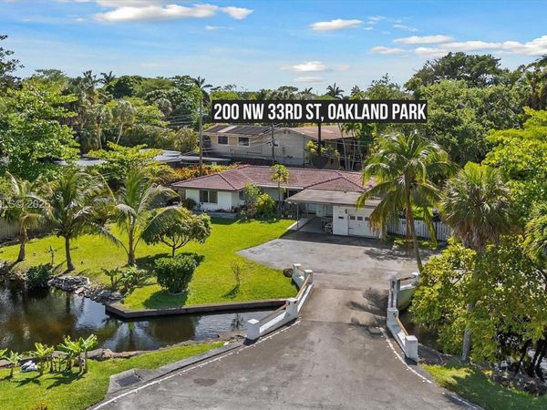 200 NW 33rd St , Oakland Park, FL 33309
